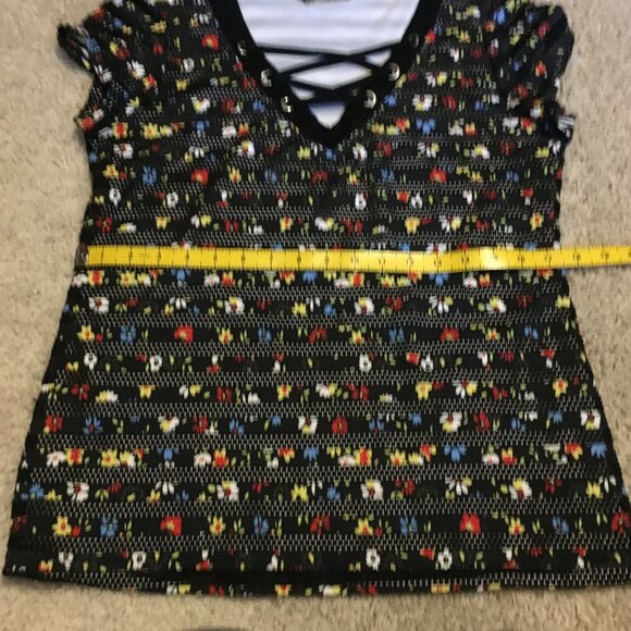 Retro Floral and Mesh Cross Lace Up Tee - Picture 13 of 16